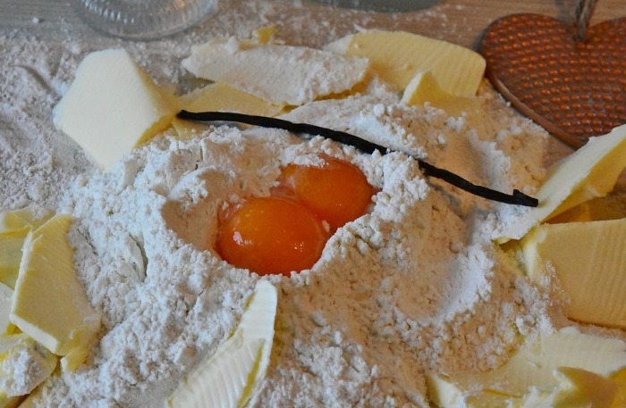 مكونات لصنع كعكة الفانيليا مكونات