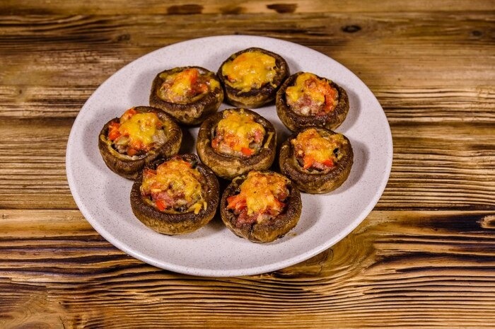 طريقة تحضير الفطر المحشي بصلصة بولونيا تحضير الفطر المحشي