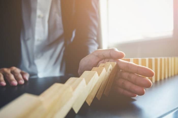 توقف وفكر في كيفية الاستمرار في الحياة توقف