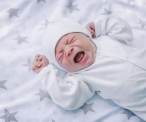 بكاء الرضيع قبل النوم