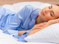 فوائد النوم للبشرة