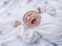 بكاء الرضيع قبل النوم