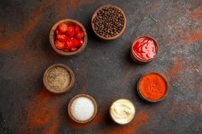 مكونات الصلصة