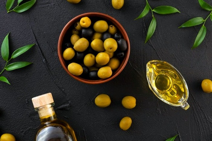 الزيتون الأخضر و الأسود