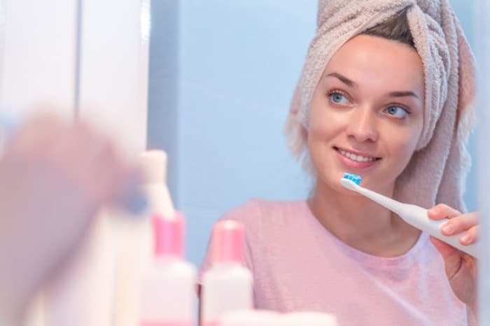 فوائد فرشاة الأسنان